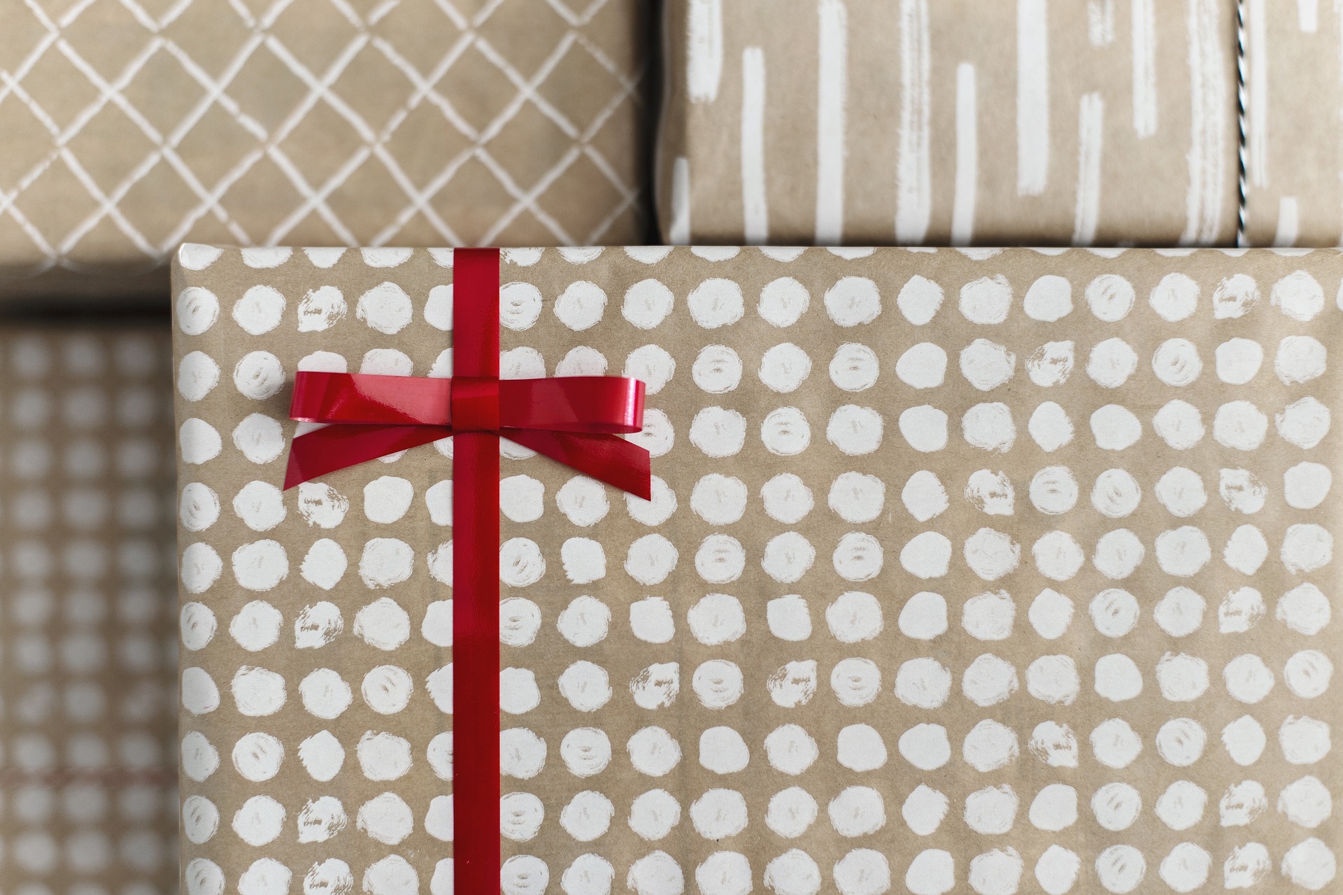 Gift Giving On A Budget: 7 Hit Gift Ideas Your Wallet Will Thank You For